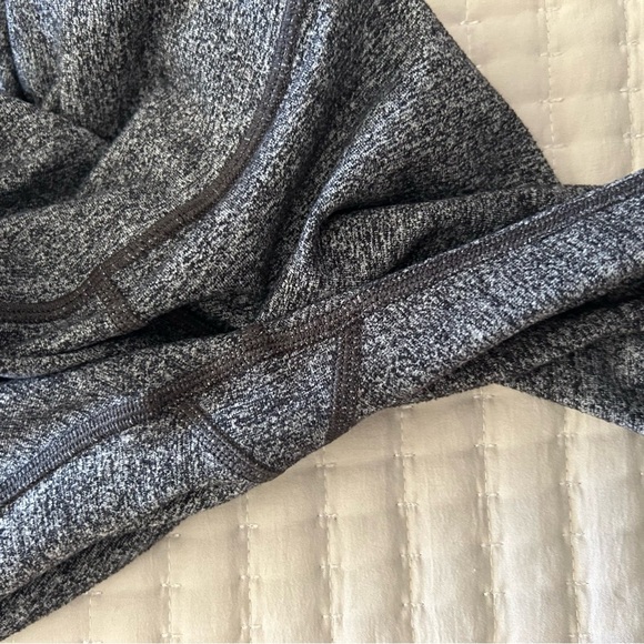 Lululemon Wunder Under High Rise Tight Leggings in Heathered Black, Size 4 - Picture 6 of 12